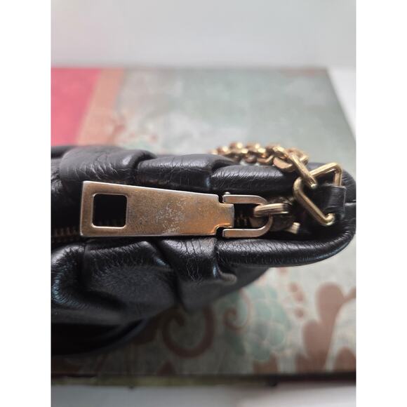 Marc Jacobs Gathered Pouch Crossbody Small Black Leather Bag With Gold Chain - Picture 5 of 9